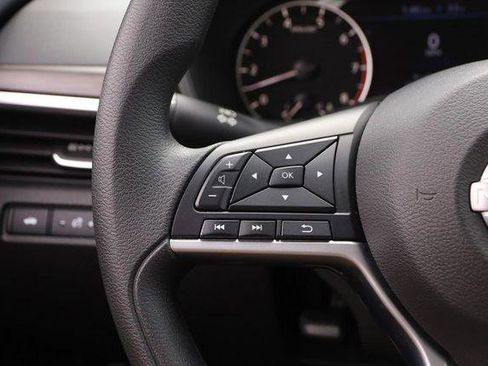 Used 2025 Nissan Altima 2.5 SV FWD image 11