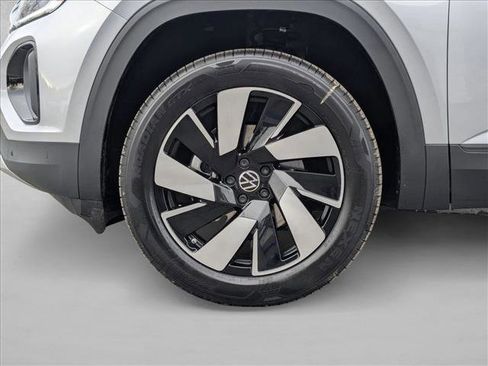 New 2026 Volkswagen Atlas Cross Sport SE image 10