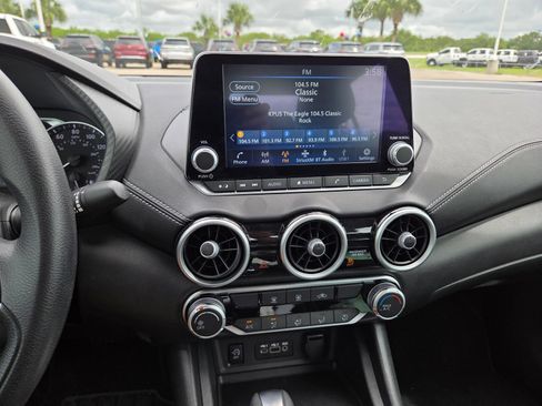 Used 2024 Nissan Sentra SV FWD image 8