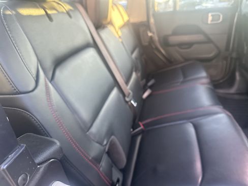 Used 2021 Jeep Wrangler Unlimited Rubicon w/ Xtreme Recon 35" Tire Package image 29