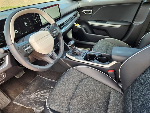 New 2025 Kia K4 GT-Line image 7