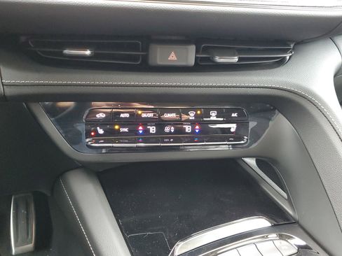 Used 2023 Buick Envision Essence w/ Sport Touring Package image 25