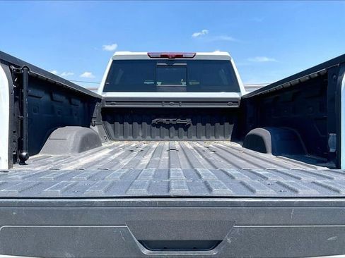 Used 2024 GMC Sierra 2500 AT4 w/ AT4 Premium Plus Package AWD/4WD image 29
