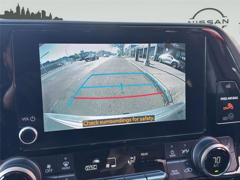 Used 2023 Toyota Highlander XLE AWD/4WD image 17