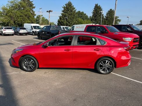 Used 2024 Kia Forte LXS w/ LXS Technology Package FWD image 3