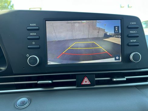 Used 2021 Hyundai Elantra SEL FWD image 19