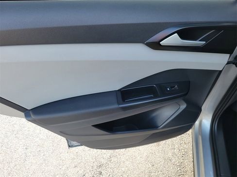 Certified 2023 Volkswagen Taos SE w/ Black Wheel Package image 11