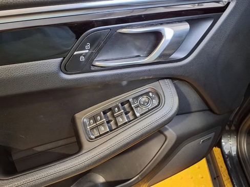 Used 2020 Porsche Macan AWD/4WD image 19