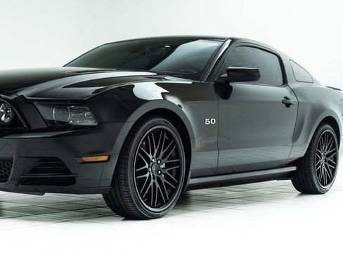 Used 2013 Ford Mustang GT RWD image 9