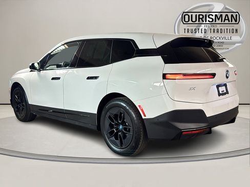 Used 2024 BMW iX xDrive50 w/ Premium Package image 7