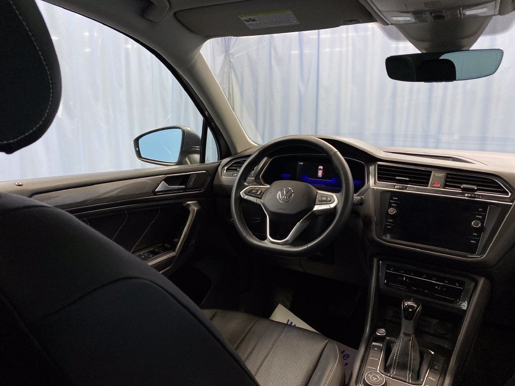 Used 2022 Volkswagen Tiguan SE AWD/4WD image 40