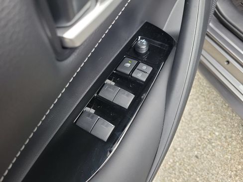 Used 2025 Toyota Corolla SE FWD image 14