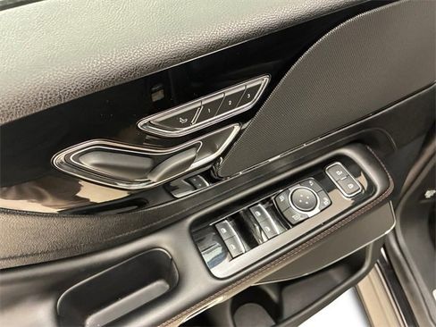 Used 2023 Lincoln Aviator AWD w/ Premium Package image 13