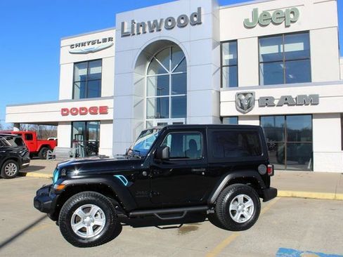 Used 2022 Jeep Wrangler Sport S image 2