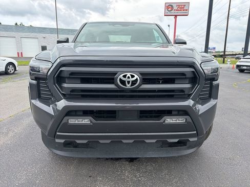 Used 2025 Toyota Tacoma SR5 AWD/4WD image 14