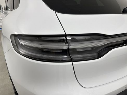 Certified 2025 Porsche Macan image 18