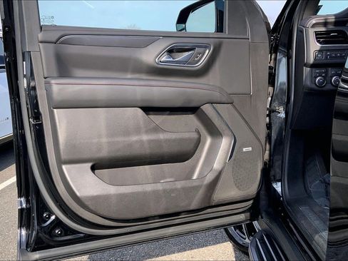 Used 2021 Chevrolet Suburban RST w/ Luxury Package image 18