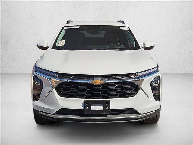 Used 2025 Chevrolet Trax LT w/ LT Convenience Package FWD image 2
