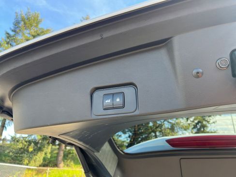 Used 2025 Nissan Rogue SV image 23