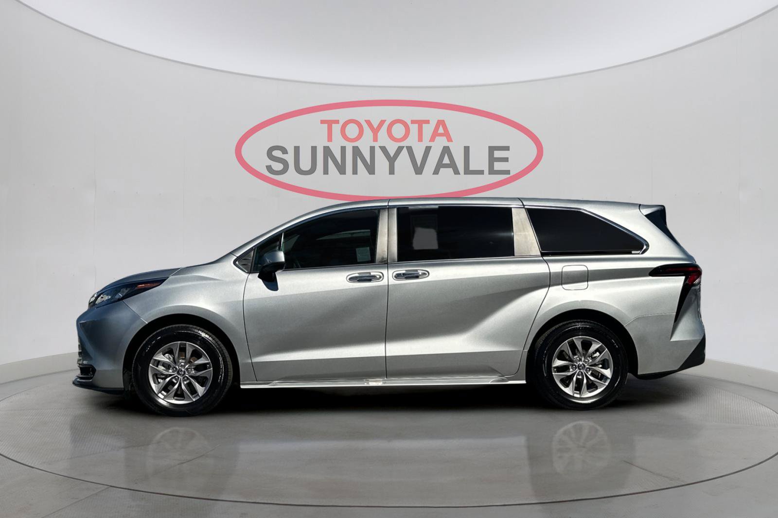 Certified 2025 Toyota Sienna XLE AWD/4WD image 7