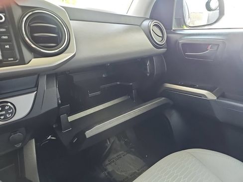 Used 2016 Toyota Tacoma SR5 w/ SR5 Appearance Package (SN) AWD/4WD image 30