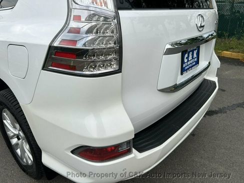 Used 2016 Lexus GX 460 w/ Premium Package AWD/4WD image 17