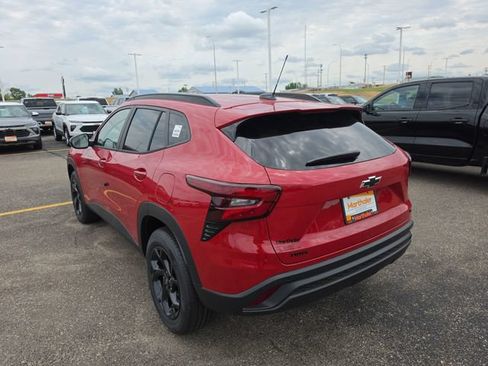New 2026 Chevrolet Trax LT w/ Sunroof Package FWD image 4