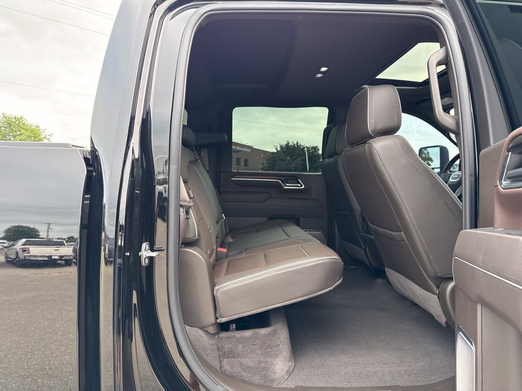 Used 2025 GMC Sierra 3500 Denali w/ Denali Reserve Package AWD/4WD image 14