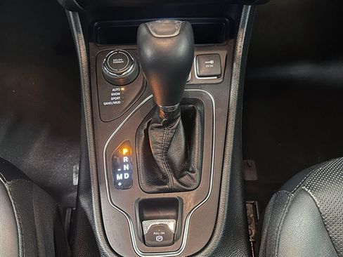 Used 2019 Jeep Cherokee High Altitude AWD/4WD image 35