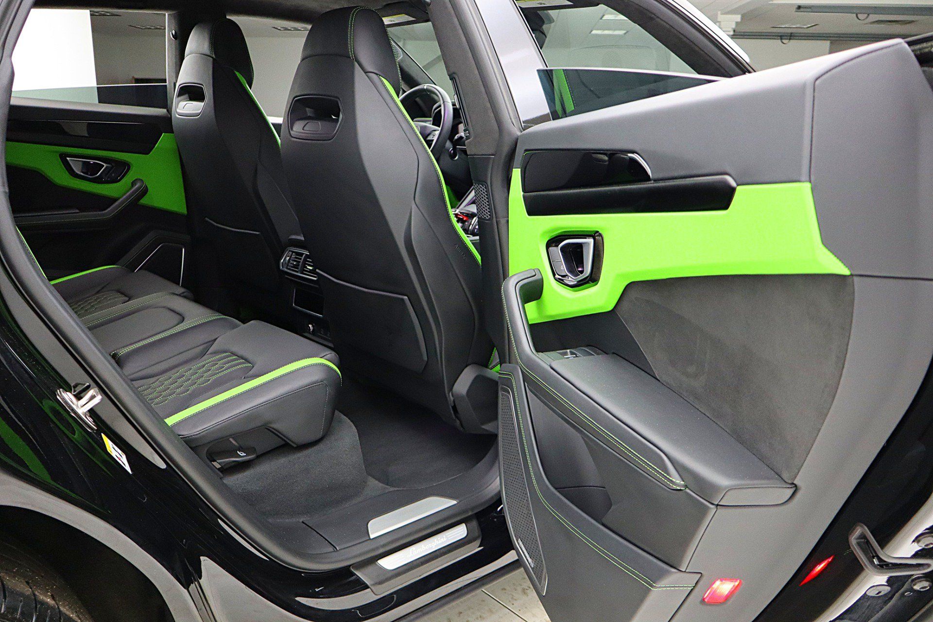 Used 2024 Lamborghini Urus S AWD/4WD image 48