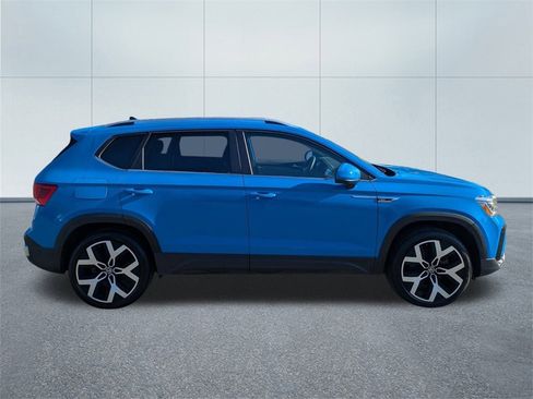 Used 2022 Volkswagen Taos SEL w/ Panoramic Sunroof Package image 2
