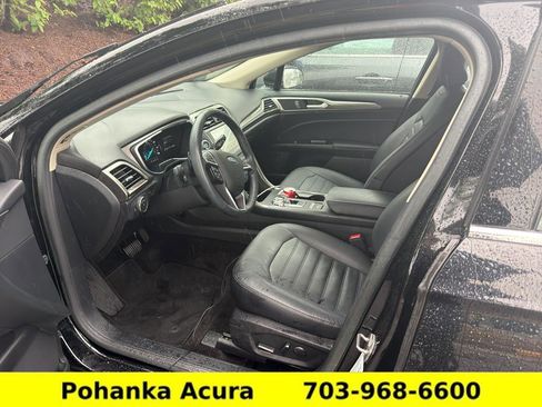 Used 2017 Ford Fusion SE w/ Fusion SE Technology Package FWD image 5
