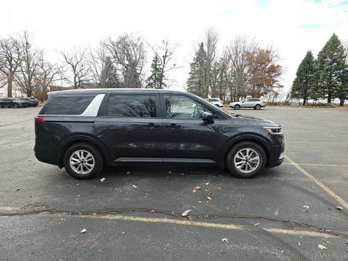 Used 2022 Kia Carnival LX image 7