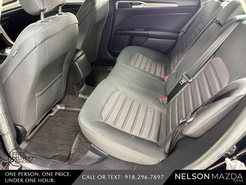 Used 2018 Ford Fusion SE FWD image 32