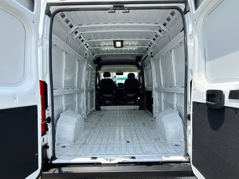 Used 2025 RAM ProMaster 3500 w/ Convenience Group FWD image 32