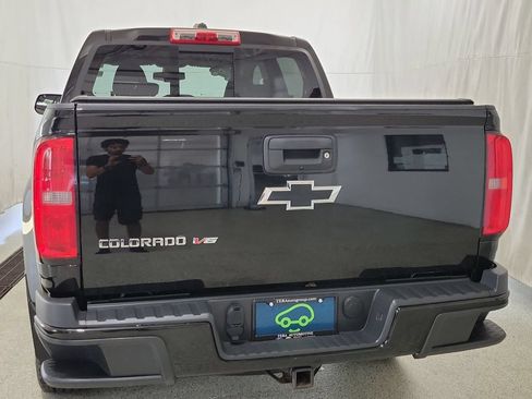 Certified 2017 Chevrolet Colorado Z71 w/ Z71 Midnight Edition AWD/4WD image 4