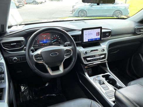 Used 2022 Ford Explorer XLT w/ Equipment Group 202A RWD image 19