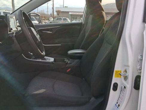 Used 2020 Toyota RAV4 XLE image 14