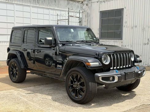 Used 2023 Jeep Wrangler Unlimited Sahara AWD/4WD image 2