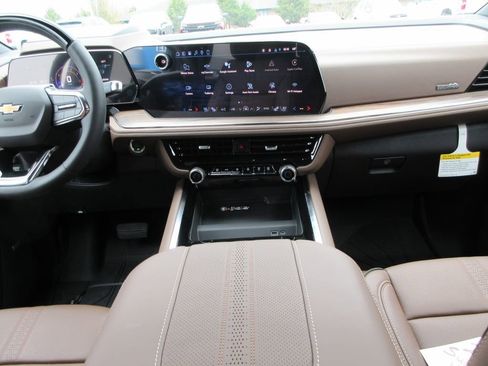 New 2026 Chevrolet Suburban High Country image 19