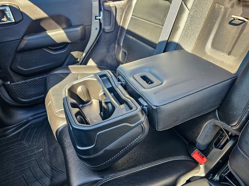 Used 2021 Jeep Wrangler Unlimited Sahara AWD/4WD image 32