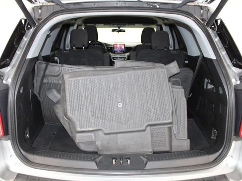 Used 2021 Ford Explorer XLT RWD image 14