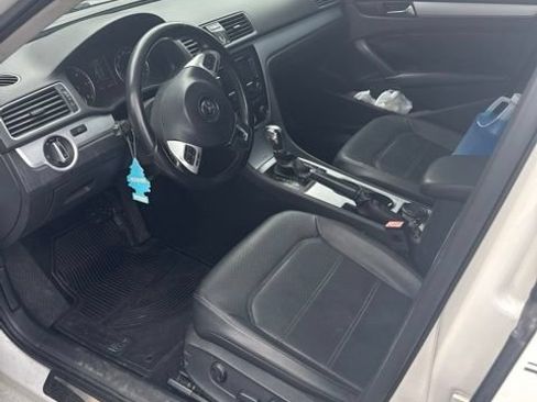 Used 2013 Volkswagen Passat TDI SE FWD image 9
