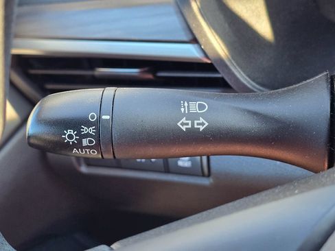 Used 2025 Nissan Altima 2.5 SV FWD image 19