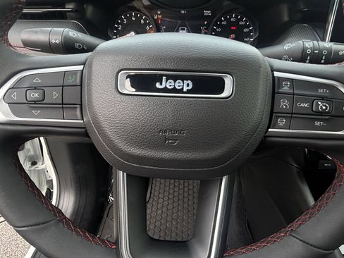 Used 2025 Jeep Compass Trailhawk AWD/4WD image 27