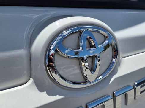 Used 2024 Toyota 4Runner SR5 Premium w/ Moonroof Package AWD/4WD image 14