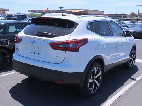 Used 2021 Nissan Rogue Sport SL w/ Premium Package FWD image 3