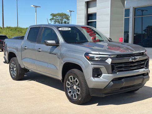 Used 2024 Chevrolet Colorado LT w/ LT Convenience Package III RWD image 2