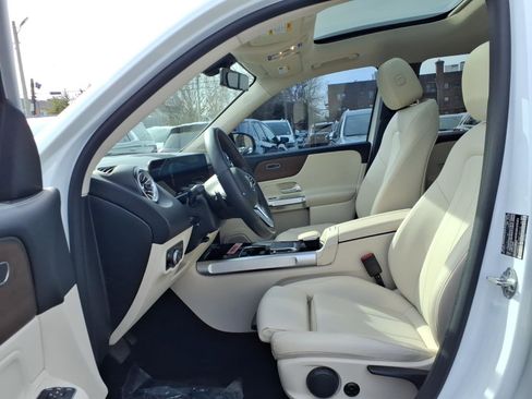 Used 2022 Mercedes-Benz GLB 250 4MATIC image 17