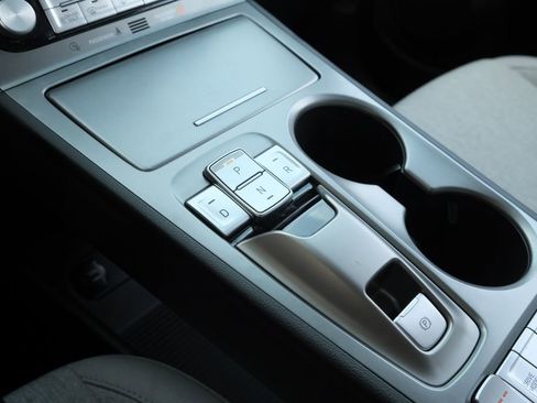 Used 2023 Hyundai Kona SE image 16